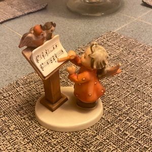 Hummel Angel with Birds Singing Music